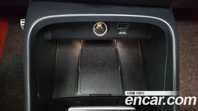 Volvo XC40 2021 — Photo 18/30