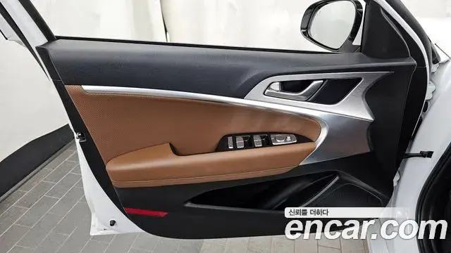 Genesis G70 2020 — Photo 21/37
