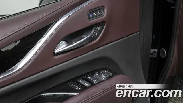 Cadillac Escalade 2023 — Photo 17/20