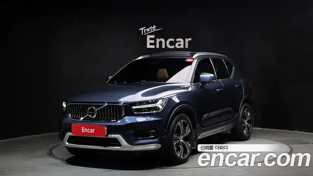 Volvo XC40 2022 — Şəkil 28/30