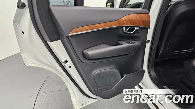 Volvo XC90 2019 — Şəkil 14/33