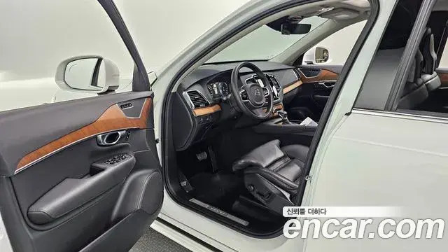 Volvo XC90 2019 — Şəkil 16/33