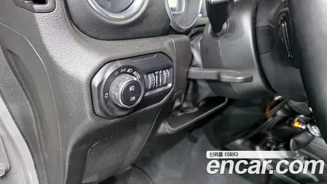 Jeep Wrangler 2022 — Фото 19/20