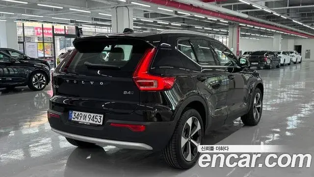 Volvo XC40 2025 — Фото 1/16