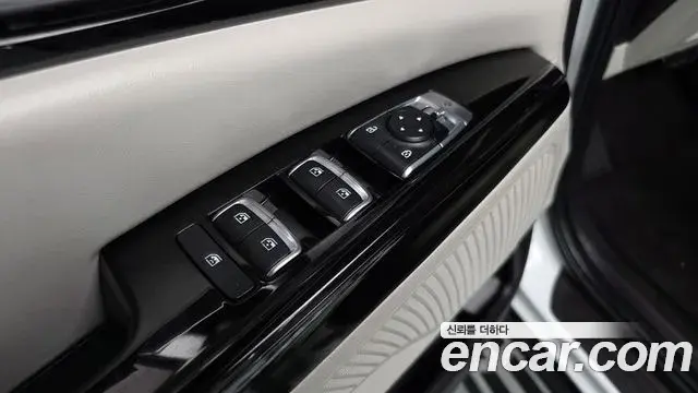 Kia Carnival 2021 — ფოტო 21/39