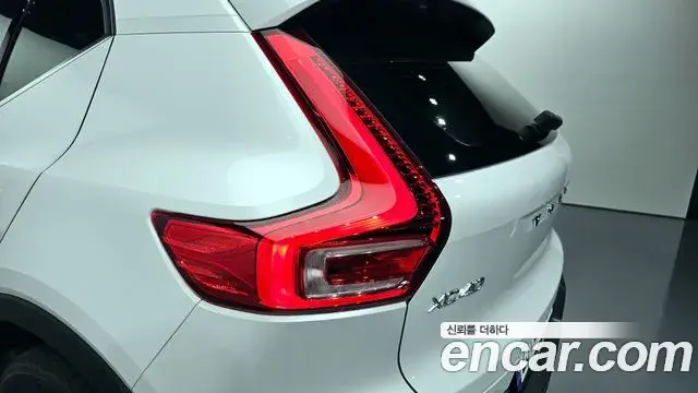 Volvo XC40 2021 — Photo 33/33