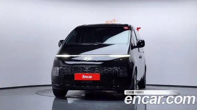 Hyundai Staria 2025 — Photo 29/34