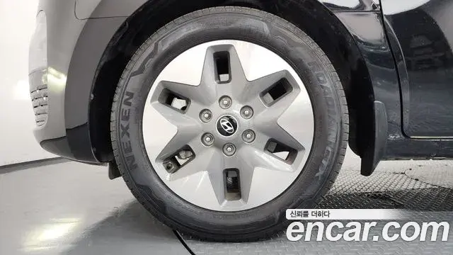 Hyundai Staria 2025 — Photo 20/34