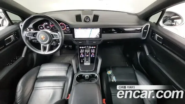 Porsche Cayenne 2020 — ფოტო 25/36