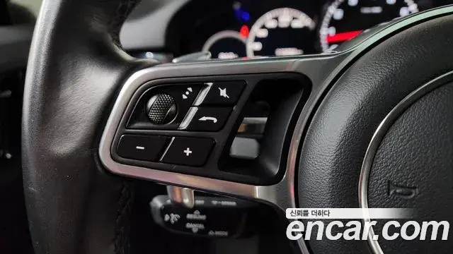 Porsche Cayenne 2020 — ფოტო 22/36