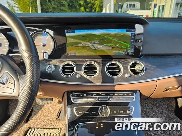 Mercedes-Benz E-Class 2018 — Photo 14/20