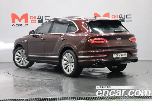 Bentley Bentayga 2021 — Photo 10/20