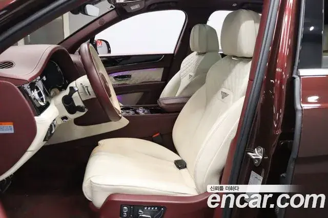 Bentley Bentayga 2021 — Photo 8/20