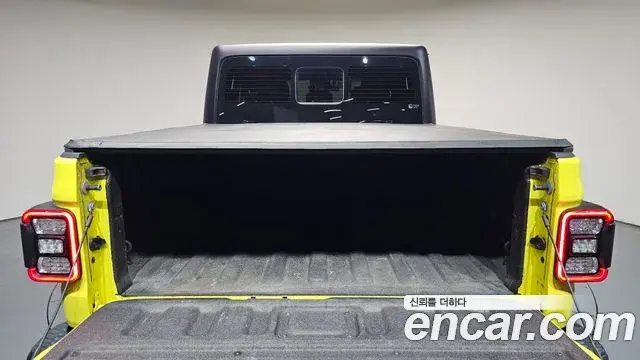 Jeep Gladiator 2023 — ფოტო 2/31