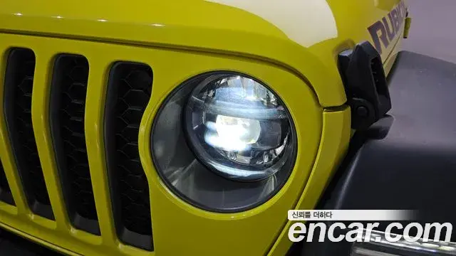 Jeep Gladiator 2023 — ფოტო 16/31