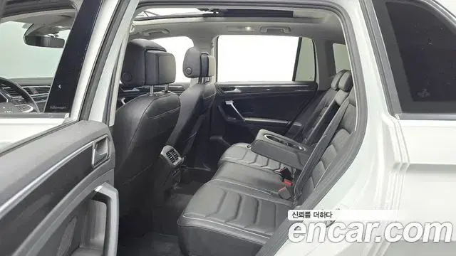 Volkswagen Tiguan 2022 — Photo 14/20