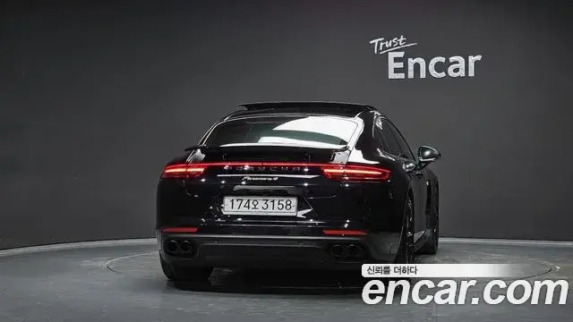 Porsche Panamera 2020 — ფოტო 14/31