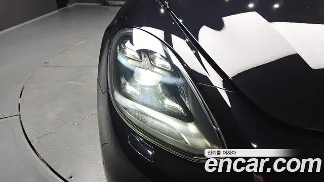 Porsche Panamera 2020 — ფოტო 12/31