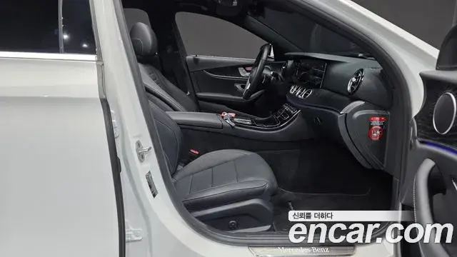 Mercedes-Benz E-Class 2022 — Şəkil 24/33