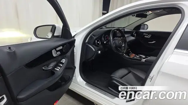 Mercedes-Benz C-Class 2019 — Photo 28/31