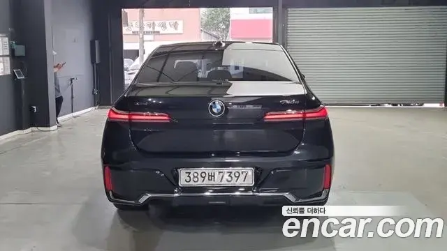 BMW 7 Series 2024 — ფოტო 7/18