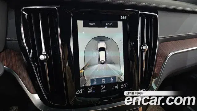 Volvo V60 Cross Country 2021 — Photo 22/34