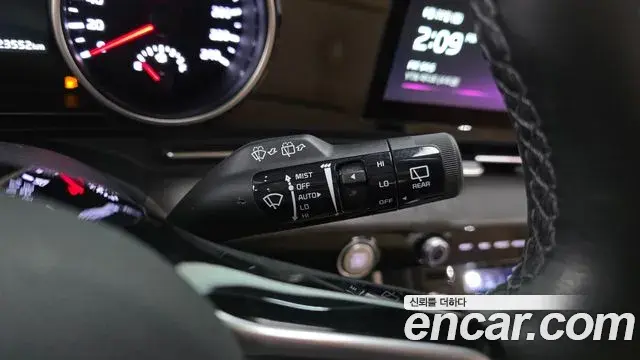 Kia Carnival 2022 — Photo 19/20