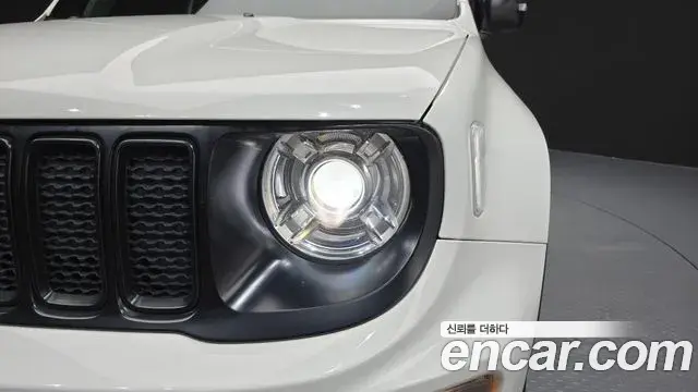 Jeep Renegade 2019 — Şəkil 25/32