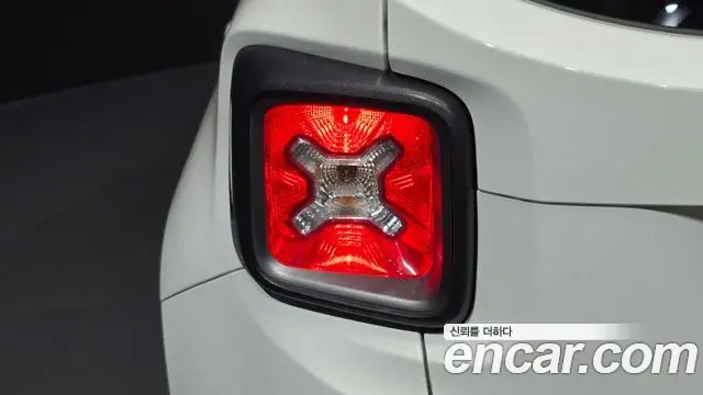 Jeep Renegade 2019 — Şəkil 30/32