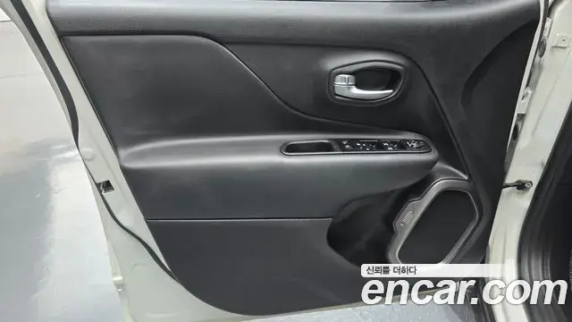 Jeep Renegade 2019 — Şəkil 20/32