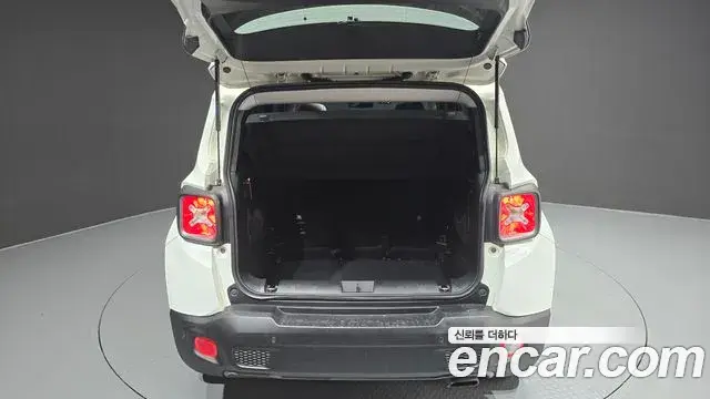 Jeep Renegade 2019 — Şəkil 14/32