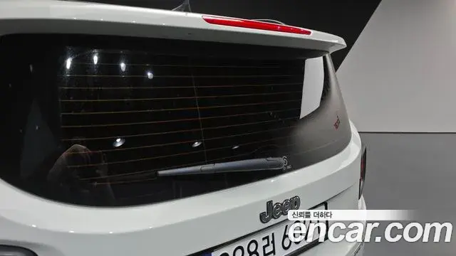 Jeep Renegade 2019 — Şəkil 21/32
