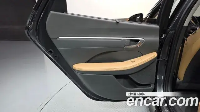 Hyundai Sonata Hybrid 2019 — Şəkil 32/33