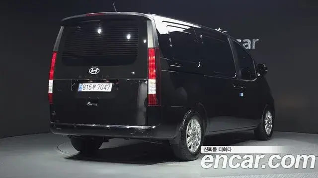 Hyundai Staria 2025 — Фото 2/20