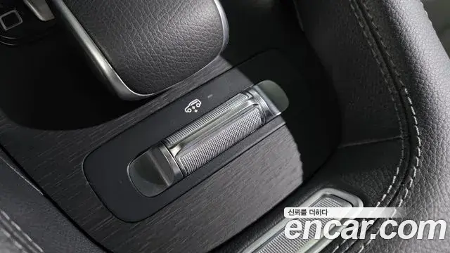 Mercedes-Benz GLE-Class 2025 — ფოტო 24/35