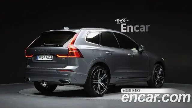 Volvo XC60 2019 — ფოტო 31/37