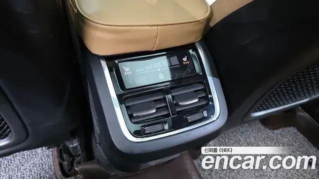 Volvo XC60 2019 — ფოტო 37/37
