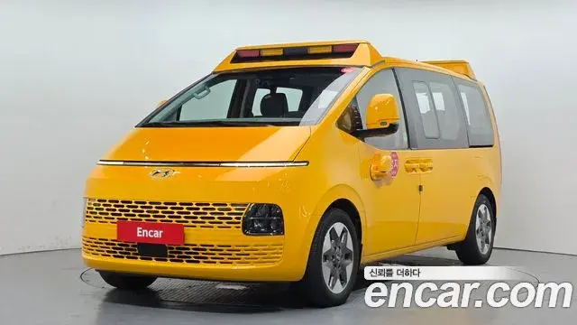 Hyundai Staria 2023 — Фото 1/20