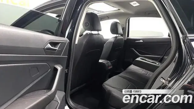 Volkswagen Jetta 2023 — Photo 11/20