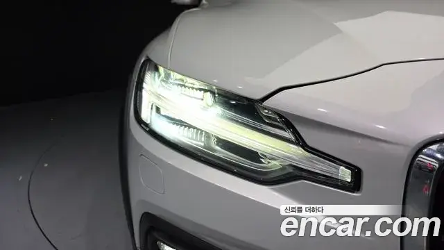 Volvo V60 Cross Country 2019 — Şəkil 31/34
