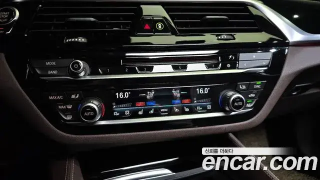 BMW 5 Series 2019 — Photo 17/34