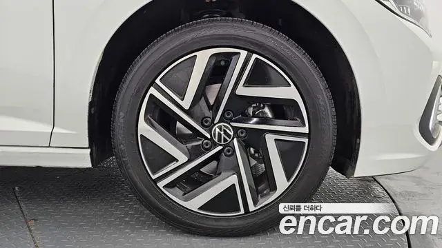 Volkswagen Jetta 2024 — Şəkil 19/33