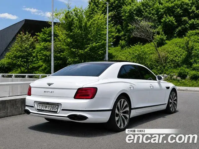 Bentley Flying Spur 2022 — Photo 12/20