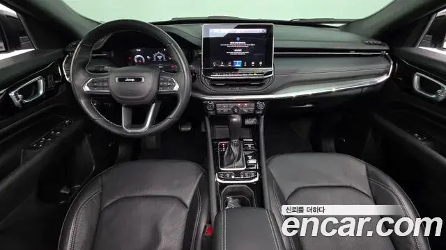 Jeep Compass 2022 — Photo 16/33