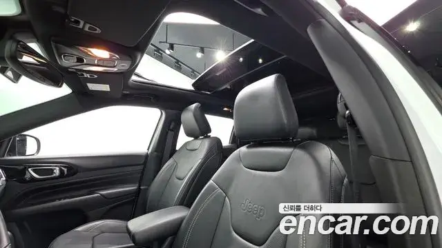 Jeep Compass 2022 — Photo 27/33