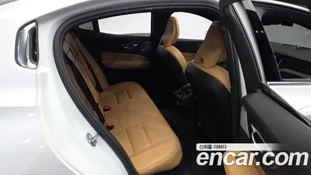 Volvo S60 2019 — Photo 7/20