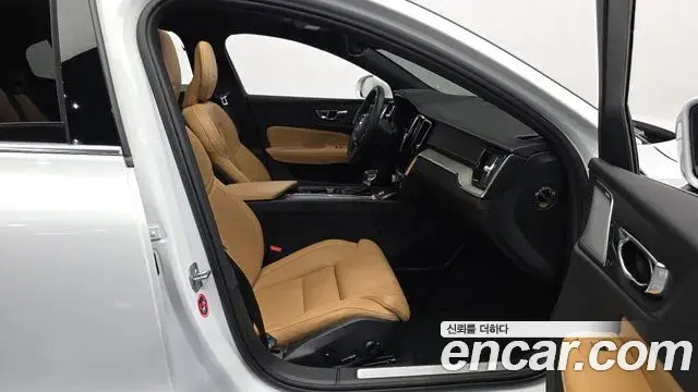 Volvo S60 2019 — Photo 1/20