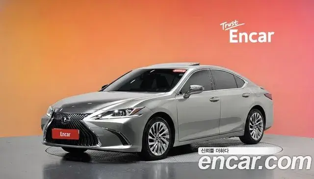 Lexus ES300h 2021 — Şəkil 18/30