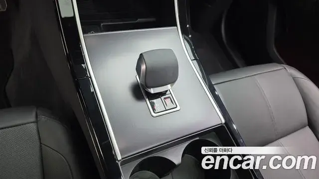Land Rover Range Rover Velar 2025 — Şəkil 18/20