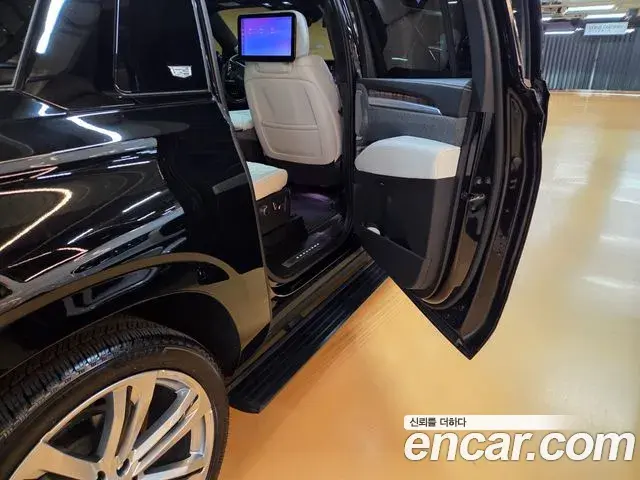 Cadillac Escalade 2025 — Photo 18/20